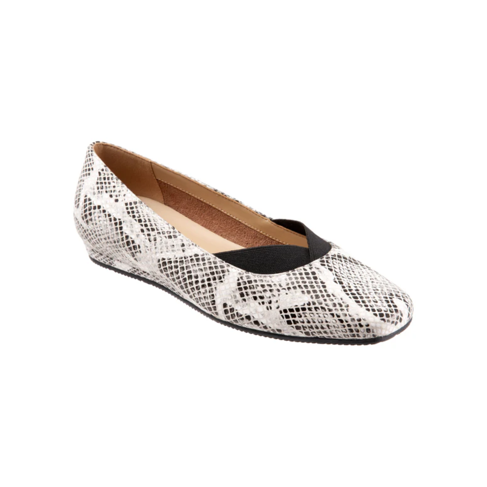 SoftWalk Women's Viana Women's Square-Toe Ballet Flat