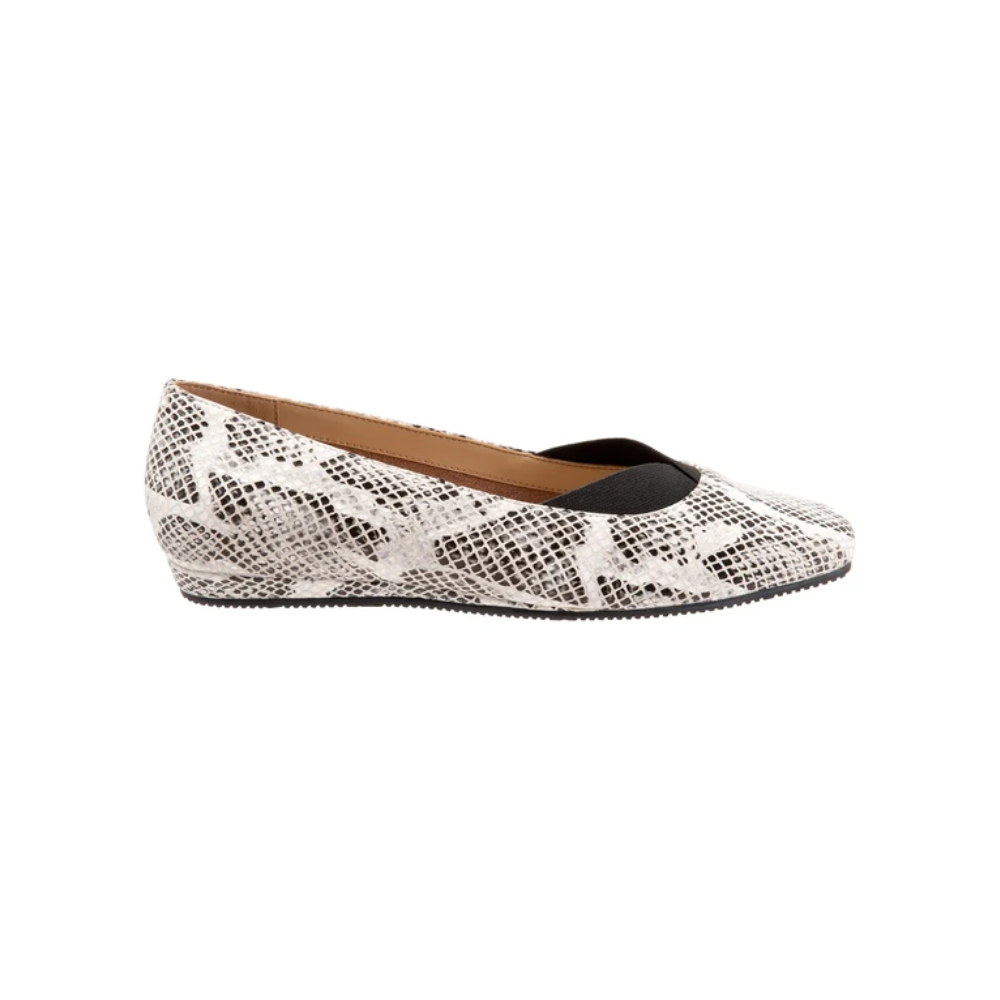 SoftWalk Women's Viana Women's Square-Toe Ballet Flat